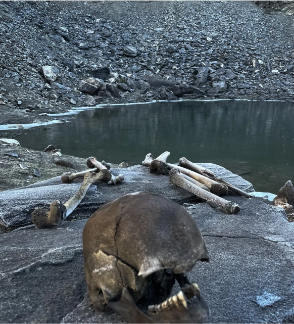 Roopkund / Skeleton Lake