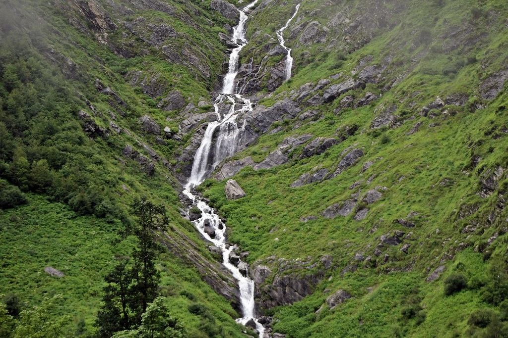 Bhyundar Valley & Waterfalls